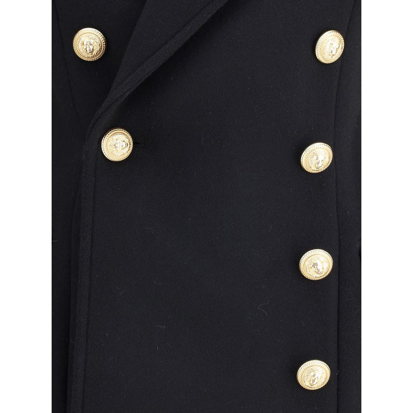 Black Fleece Wool CoatBalmain’s wool and cashmere double-breasted coat is a fine tailored piece, featuring a classic Italian collar and structured shoulders that give it a bold profile. Long sleeves with double flaps and two American-style side flap pocke