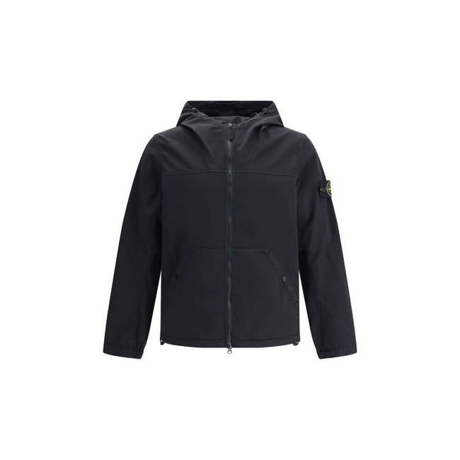 Black Cotton Shell JacketStone Island’s Cotton Jacket features an adjustable drawstring hood and front zipper closure. The model is completed with two patch pockets on the front and the iconic patch on the left arm, a distinctive symbol of the brand. Seas