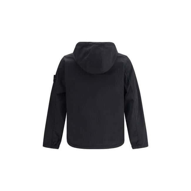 Black Cotton Shell JacketStone Island’s Cotton Jacket features an adjustable drawstring hood and front zipper closure. The model is completed with two patch pockets on the front and the iconic patch on the left arm, a distinctive symbol of the brand. Seas