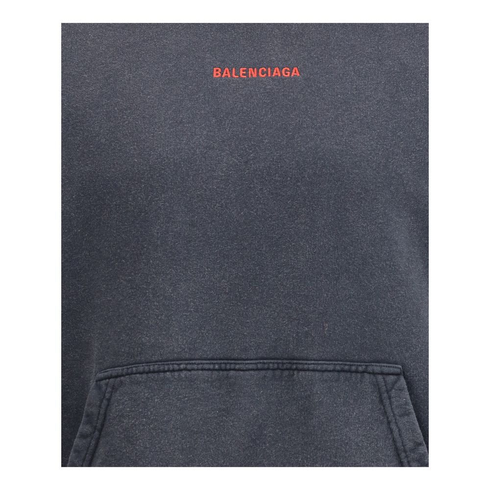 Gray Cotton SweatshirtBalenciaga’s hooded Sweatshirt combines comfort and contemporary style. Featuring an embroidered logo on the front, it features a practical kangaroo pocket, ribbed cuffs and hem ensuring a snug, finished fit. An iconic garment for an