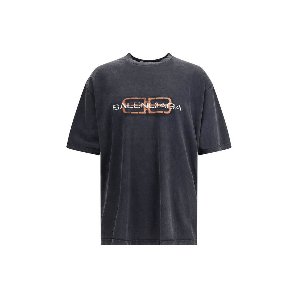 Gray Cotton T-ShirtBalenciaga’s cotton T-Shirt is an essential garment with distinctive character. Made from soft cotton, it features a ribbed crew neck and a printed logo on the front for a minimalist yet instantly recognizable look. Season: AW25 Fit: Re