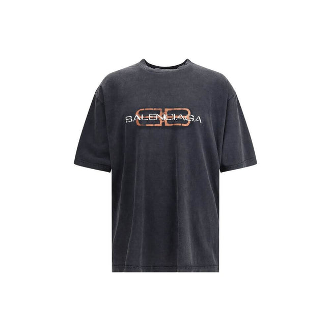 Gray Cotton T-ShirtBalenciaga’s cotton T-Shirt is an essential garment with distinctive character. Made from soft cotton, it features a ribbed crew neck and a printed logo on the front for a minimalist yet instantly recognizable look. Season: AW25 Fit: Re