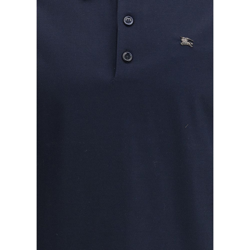 Blue Cotton Polo ShirtBurberry’s cotton polo Shirt is a garment that combines British tradition with distinctive details of great character. Made of soft cotton, it features a ribbed collar that enhances the model’s classic silhouette. The special feature