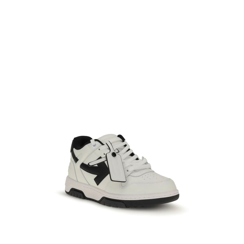 Out Of Office SneakersLeather Out Of Office Sneakers by Off-White feature a lace-up front closure and a round toe. The side panels are decorated with the brand’s iconic Arrow logo, while the flat sole ensures comfort. A distinctive detail is the applied z