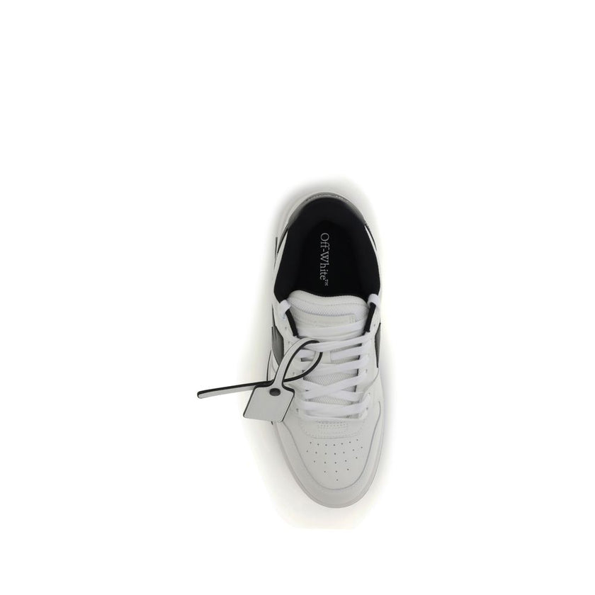 Out Of Office SneakersLeather Out Of Office Sneakers by Off-White feature a lace-up front closure and a round toe. The side panels are decorated with the brand’s iconic Arrow logo, while the flat sole ensures comfort. A distinctive detail is the applied z