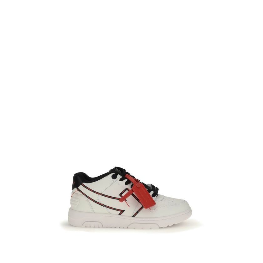 White Rubber Low Top SneakersOff-White’s Stitched Arrow leather Sneakers are a masterpiece of urban-chic style. The front lace-up closure ensures an adjustable and comfortable fit. The iconic side panels with contrasting Arrow embroidered logo are a disti