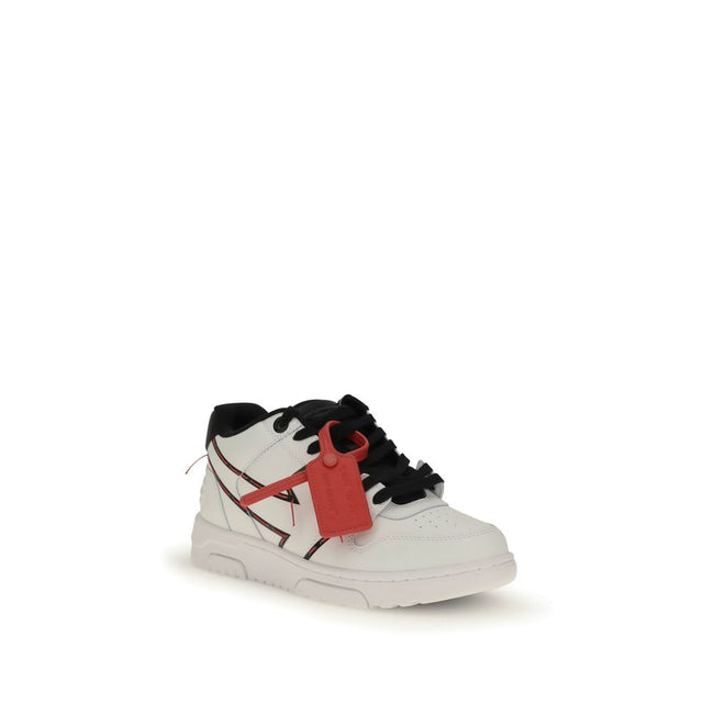 White Rubber Low Top SneakersOff-White’s Stitched Arrow leather Sneakers are a masterpiece of urban-chic style. The front lace-up closure ensures an adjustable and comfortable fit. The iconic side panels with contrasting Arrow embroidered logo are a disti