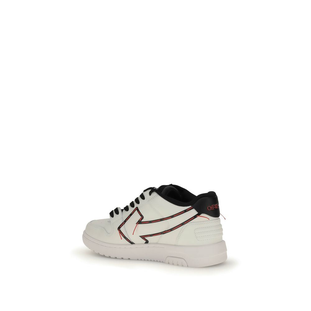White Rubber Low Top SneakersOff-White’s Stitched Arrow leather Sneakers are a masterpiece of urban-chic style. The front lace-up closure ensures an adjustable and comfortable fit. The iconic side panels with contrasting Arrow embroidered logo are a disti