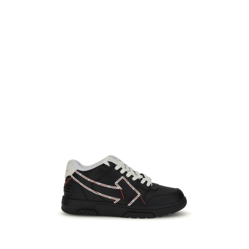 Black Rubber Athletic SneakersOff-White’s Stitched Arrow leather Sneakers are a masterpiece of urban-chic style. The front lace-up closure ensures an adjustable and comfortable fit. The iconic side panels with contrasting Arrow embroidered logo are a dist