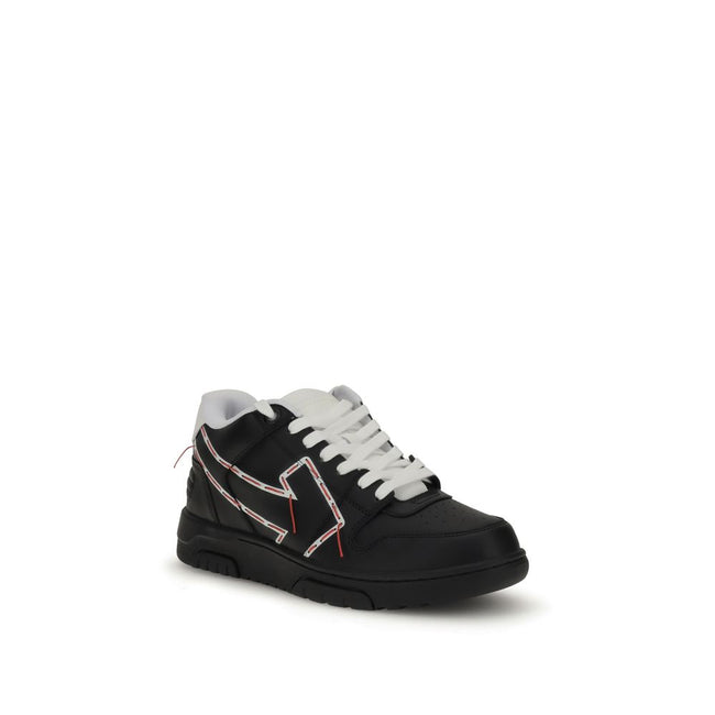 Black Rubber Athletic SneakersOff-White’s Stitched Arrow leather Sneakers are a masterpiece of urban-chic style. The front lace-up closure ensures an adjustable and comfortable fit. The iconic side panels with contrasting Arrow embroidered logo are a dist