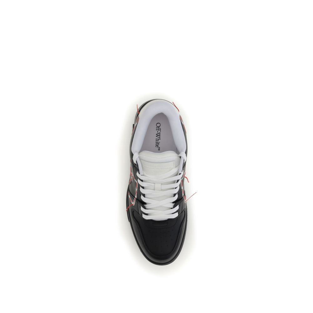 Black Rubber Athletic SneakersOff-White’s Stitched Arrow leather Sneakers are a masterpiece of urban-chic style. The front lace-up closure ensures an adjustable and comfortable fit. The iconic side panels with contrasting Arrow embroidered logo are a dist