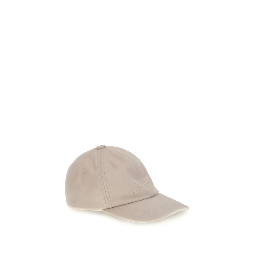 Beige Wool Cap (Baseball Hat)The Cachemiro baseball cap by Jacquemus combines comfort and style, crafted from soft wool with a stitched brim. The front features an embroidered logo, while the back is finished with an adjustable round-and-square buckle. Se