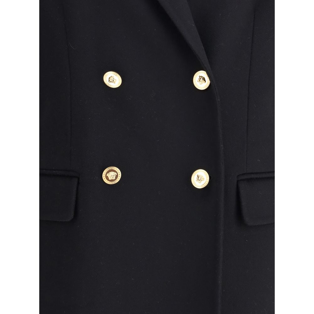 Black Cashmere CoatThe Double-breasted Coat in wool and cashmere blend by Versace combines sartorial elegance with iconic details. The notched lapel, long sleeves, and front patch pockets enhance the coat’s classic lines, while the Safety Pin accessory an
