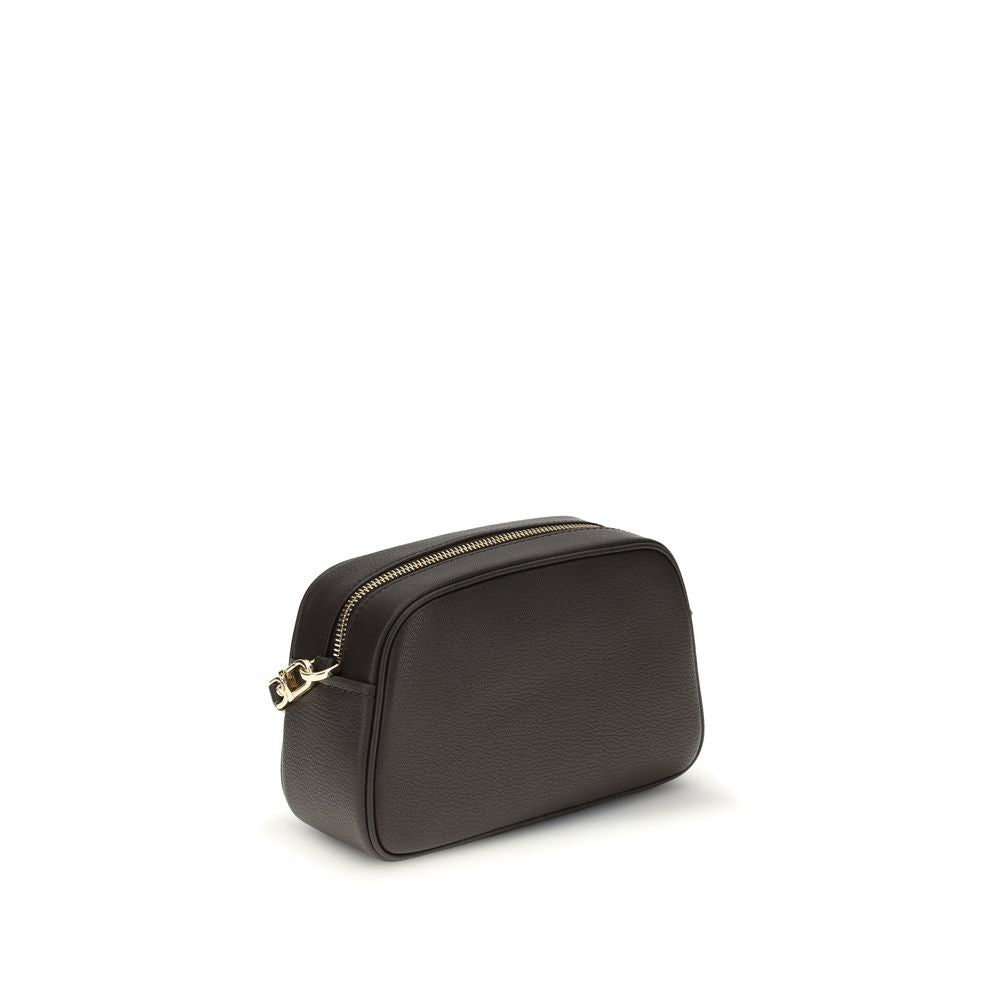 Jet Set BagThe Jet Set Bag by Michael Kors features a functional and elegant design, with a convenient open front pocket and a secure zip closure. The shoulder strap is removable and adjustable, with gold-tone metal details that add a refined touch. Insid