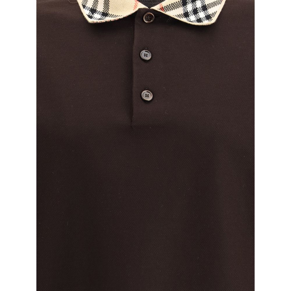 Brown Cotton Polo ShirtPiqué polo by Burberry balances comfort and refinement. The knitted collar with the iconic Burberry Check motif adds a distinctive touch, while the three-button front closure, ribbed cuffs, and side slits at the hem make the piece v
