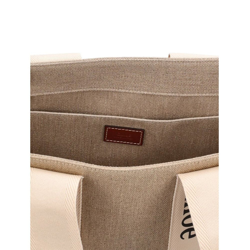 Beige Linen Tote BagDescription: – Composition: 100% Linen – Leather detail – Lenght 37 cm – Double shoulder strap – Internal flat pocket – Height: 26 cm – 1 spacious main compartment – Made in Italy – Gender: WOMEN –Beige Linen Tote Bag${tagsChloéAulae B