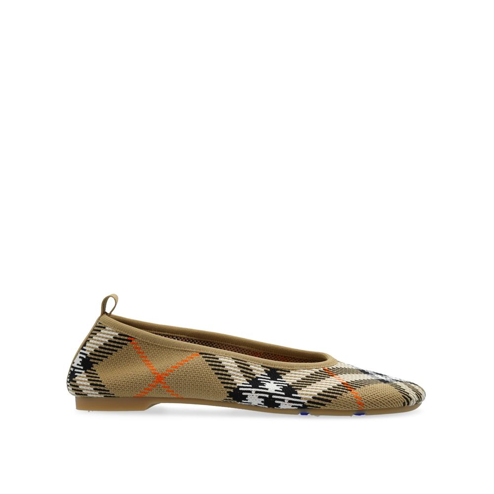 Beige Fabric Ballet FlatsDescription: – Composition: 100% Fabric – Inner: Fabric – Insole: 100% Leather – Sole: 100% Rubber – Round toe – Exclusive Burberry collection – Quilted insole – Made in Italy – Gender: WOMEN –Beige Fabric Ballet Flats${tagsBurber