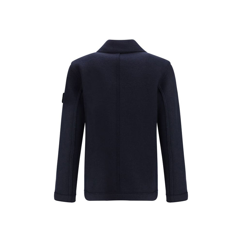 Blue Fleece Wool CoatThe Wool felt Coat by Stone Island features an oversized fit and functional design. Featuring chest patch pockets and a snap-button closure, it is complemented by the distinctive Stone Island badge on the left sleeve, a symbol of qual