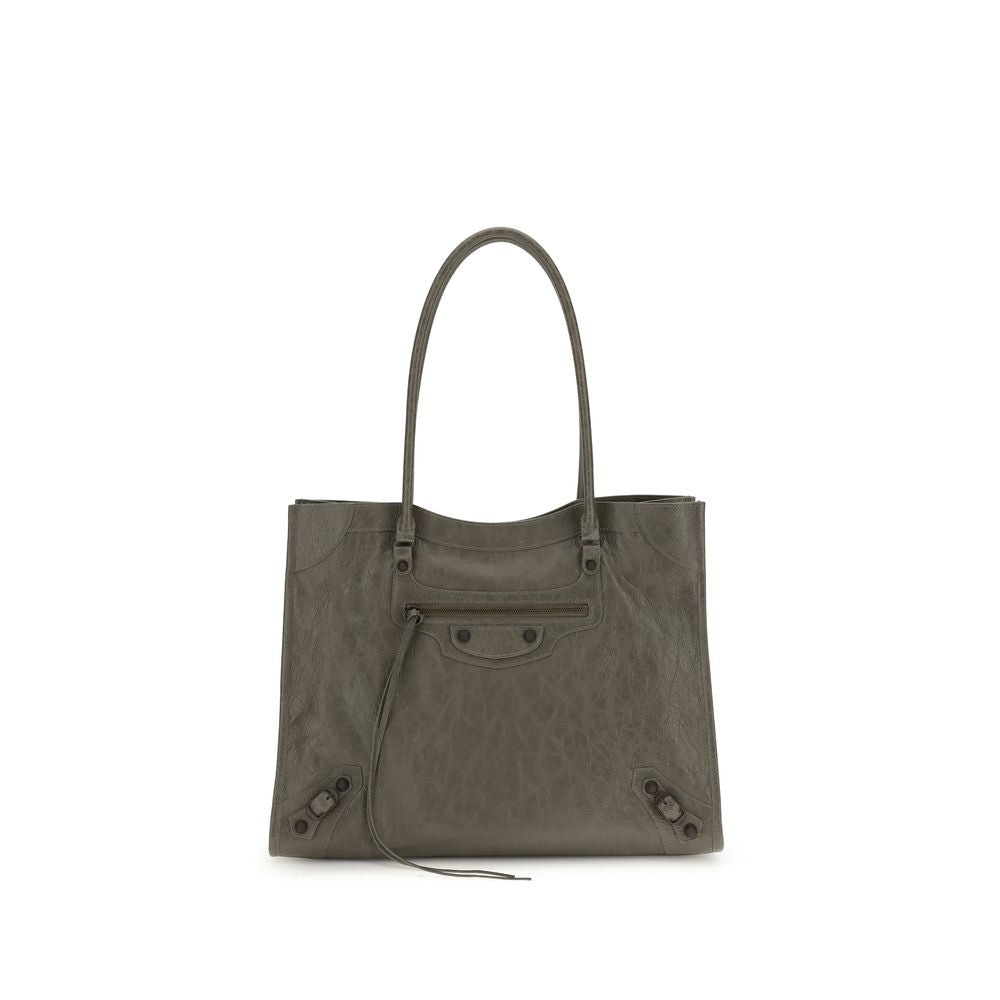 Green Lamb Ovis Aries Aries Shoulder BagThe Le City Tote Bag by Balenciaga is crafted from soft Arena lambskin leather with a vintage finish, offering a spacious and structured silhouette. Designed with two top handles (drop: 23.8 cm), it’s ideal for shou
