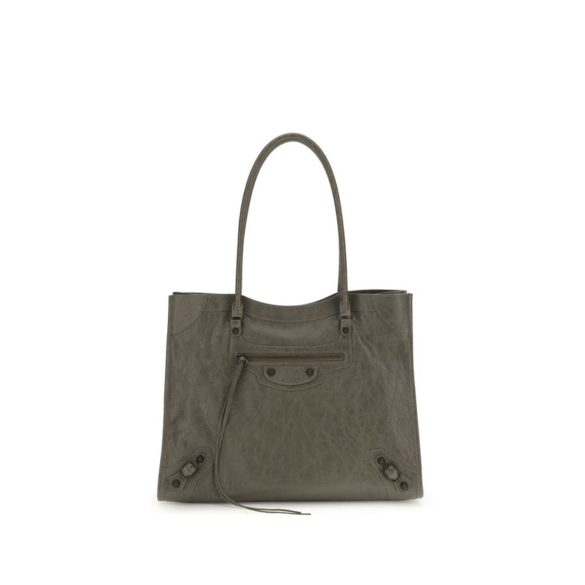 Green Lamb Ovis Aries Aries Shoulder BagThe Le City Tote Bag by Balenciaga is crafted from soft Arena lambskin leather with a vintage finish, offering a spacious and structured silhouette. Designed with two top handles (drop: 23.8 cm), it’s ideal for shou