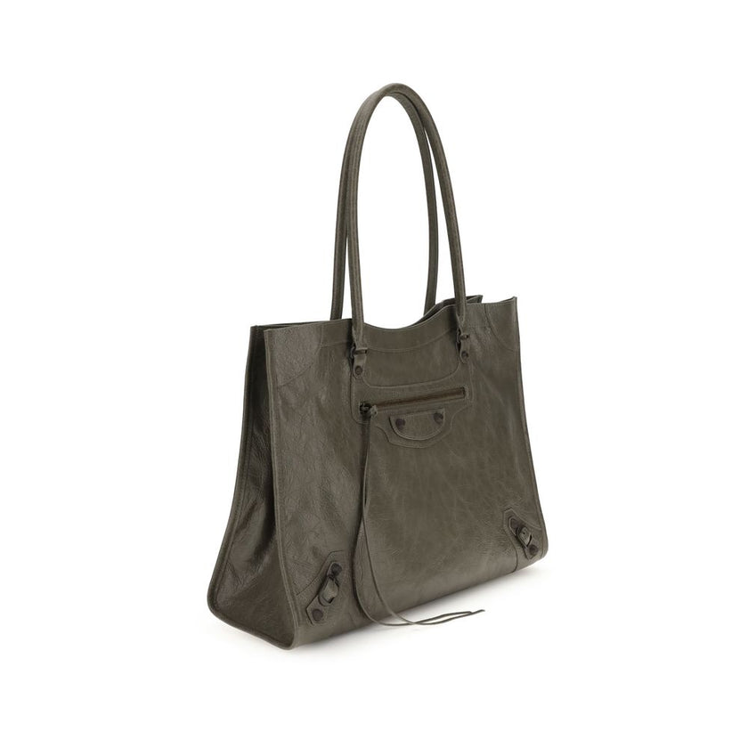 Green Lamb Ovis Aries Aries Shoulder BagThe Le City Tote Bag by Balenciaga is crafted from soft Arena lambskin leather with a vintage finish, offering a spacious and structured silhouette. Designed with two top handles (drop: 23.8 cm), it’s ideal for shou