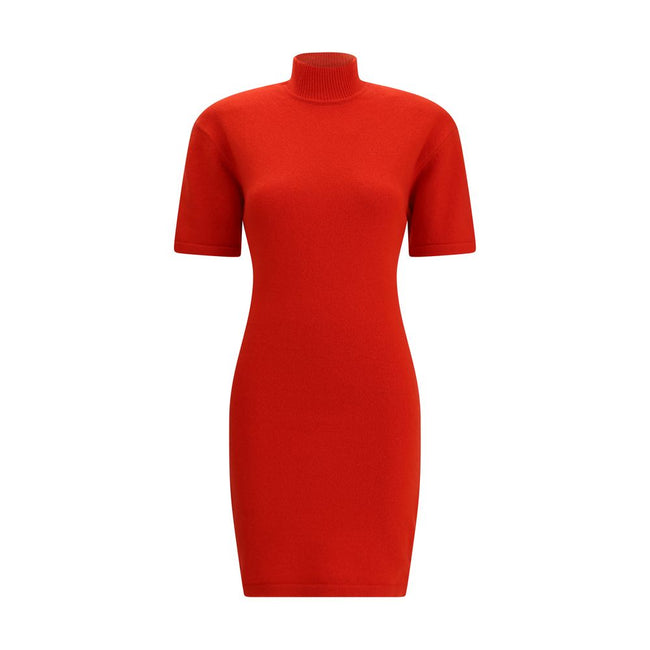 Red Merino Wool Casual DressThe Jaquemus knit dress features structured shoulders, a high neckline, and short sleeves. With a fitted design, it combines elegance with contemporary character, perfect for a bold and refined look Season: AW25 Fit: Slim Compo