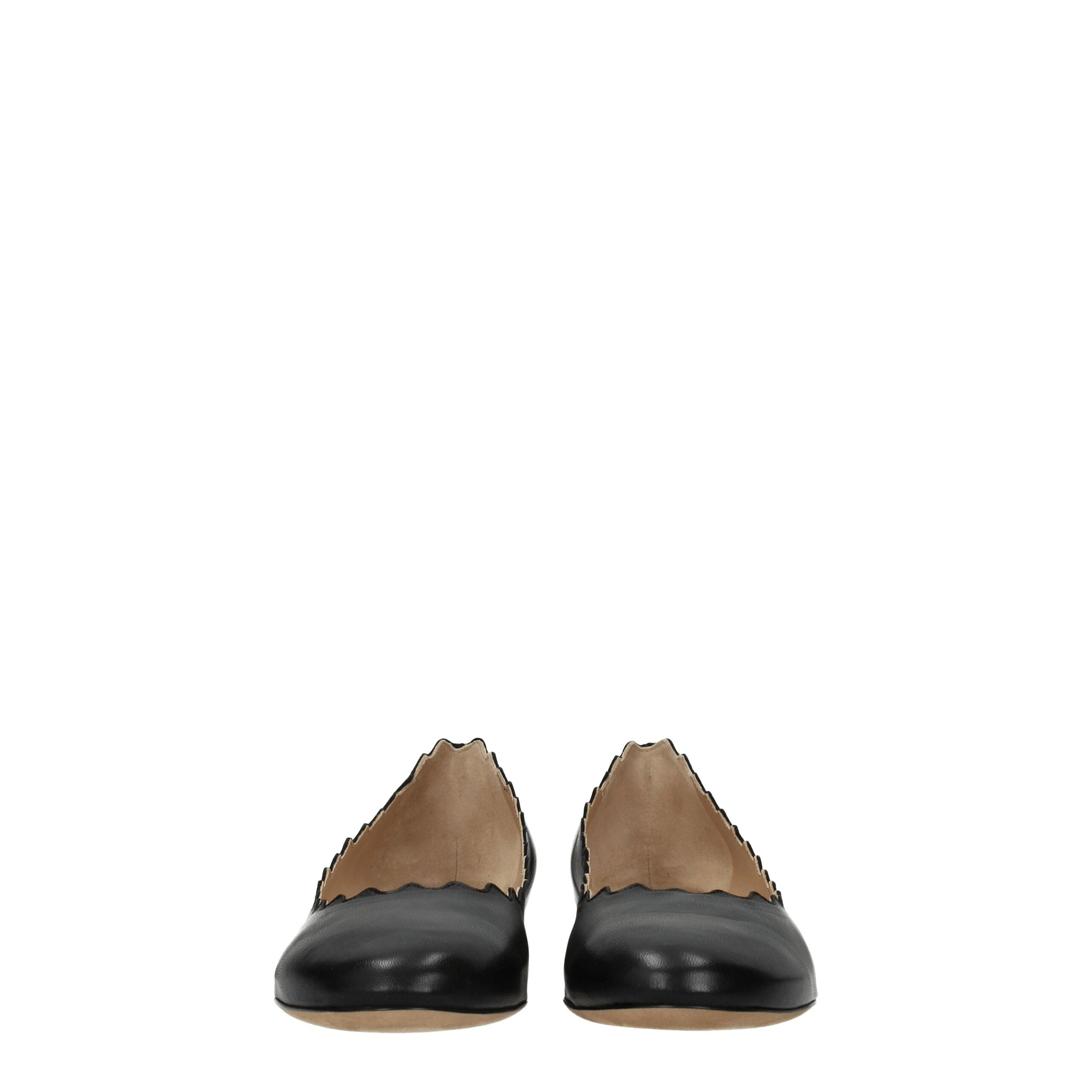 Black Leather Ballet FlatsDescription: The product with MPN CHC16A16075001 and code F55176 leather in black is a ballet flats designed by Chloé. Additional Info: Materials: Leather Shoe sole: Leather Shoe tip: Round toe Heel type: Low and flat MPN: CHC16A