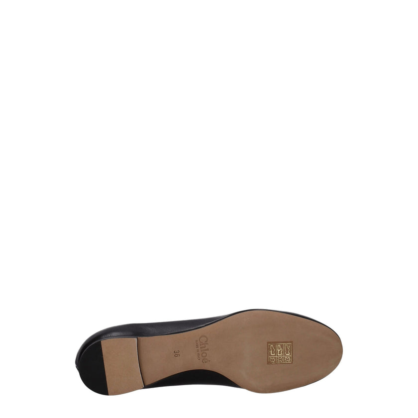Black Leather Ballet FlatsDescription: The product with MPN CHC16A16075001 and code F55176 leather in black is a ballet flats designed by Chloé. Additional Info: Materials: Leather Shoe sole: Leather Shoe tip: Round toe Heel type: Low and flat MPN: CHC16A