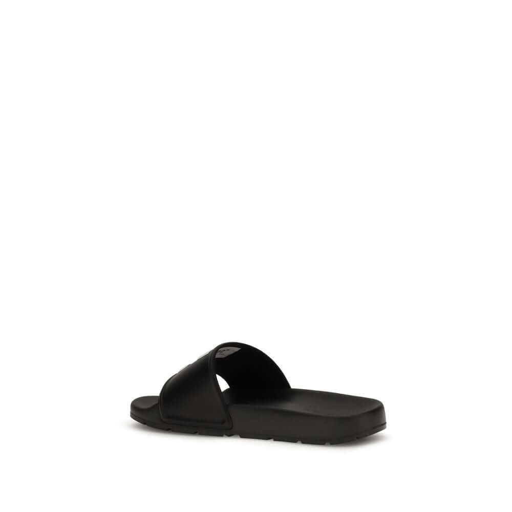 Black Polyethylene SandalsThe Arrow Slides by Off-White are a casual and distinctive accessory, designed for an urban and contemporary style. They feature a clean silhouette with a wide, comfortable strap, highlighted by the brand’s contrasting white embl