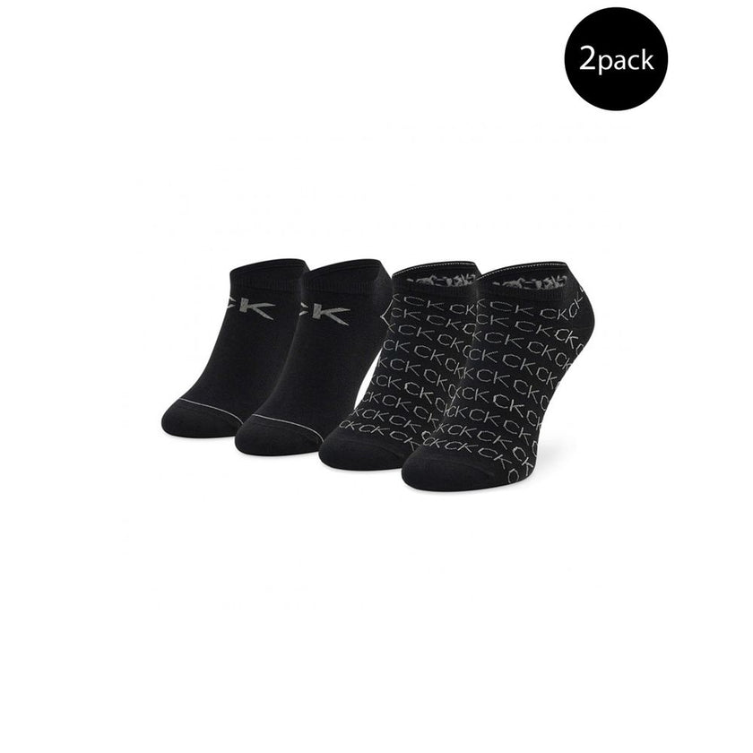 Black Cotton SocksCalvin Klein SNEAKER 2P ALL women’s socks (code 701218779) are the perfect choice for those who value comfort, style, and quality. This 2-pack includes one pair with a prominent CK logo and another with an all-over logo print, ideal for