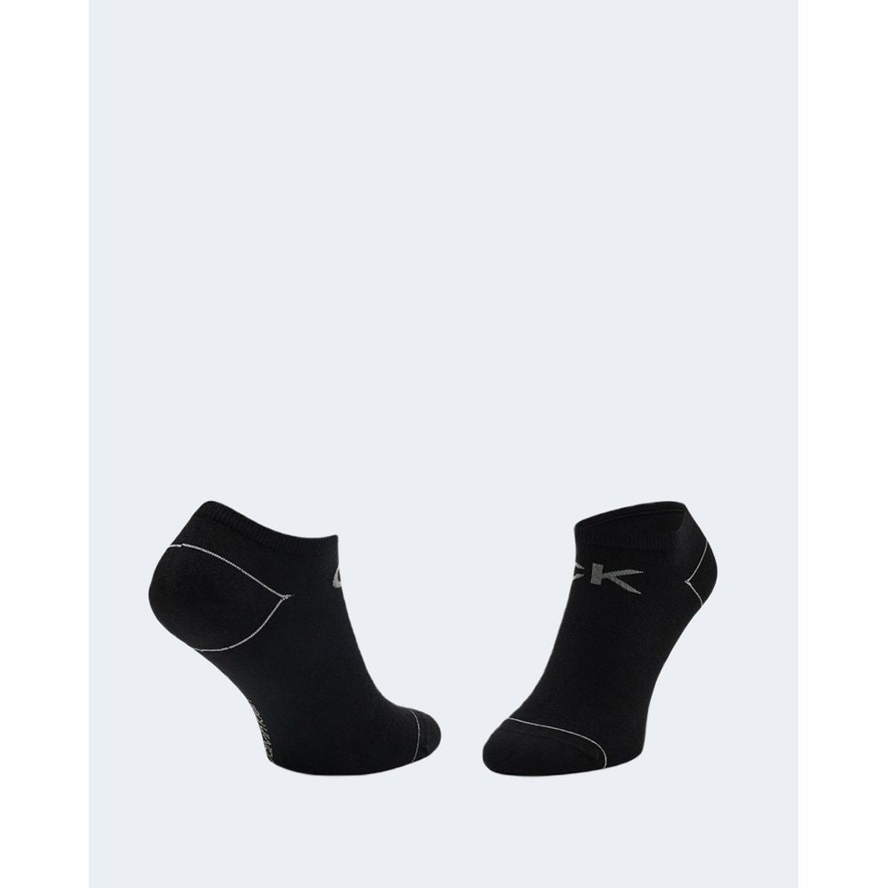 Black Cotton SocksCalvin Klein SNEAKER 2P ALL women’s socks (code 701218779) are the perfect choice for those who value comfort, style, and quality. This 2-pack includes one pair with a prominent CK logo and another with an all-over logo print, ideal for