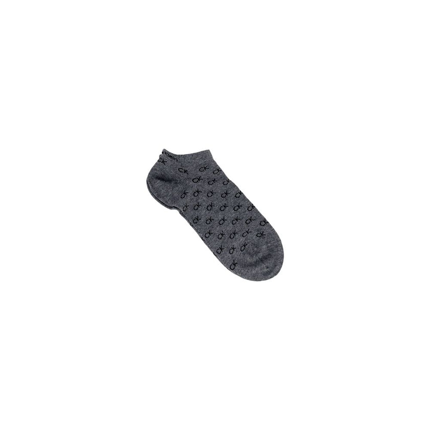 Gray Elastane SocksCalvin Klein SNEAKER 2P ALL OVER 701218715 men’s low-cut socks are the perfect choice for those seeking comfort and style every day. This set includes two pairs: one with a solid color and contrasting cuff, and one featuring the iconic