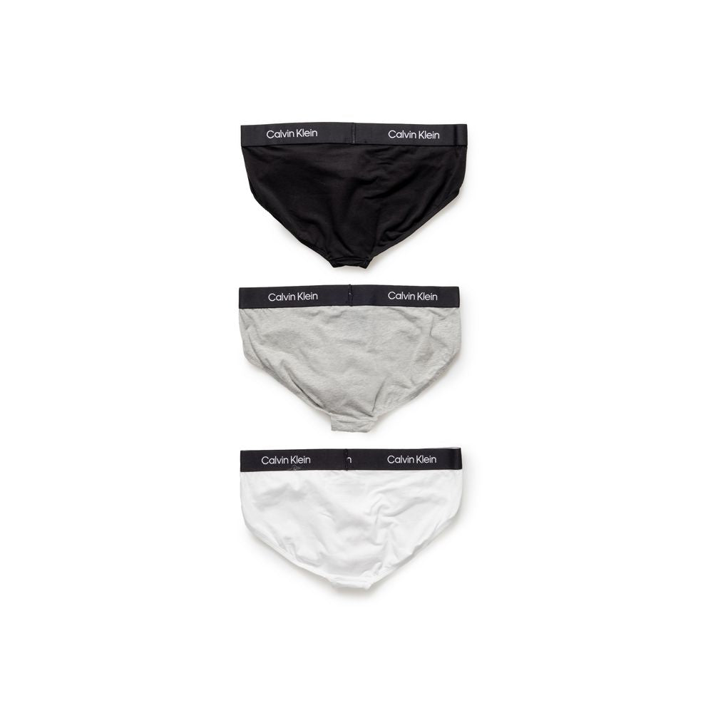White Cotton BriefsExperience timeless comfort and style with the Calvin Klein Underwear HIP BRIEF men’s briefs, available in a convenient 3-pack. Made from 100% high-quality cotton, these briefs provide a perfect fit and a soft feel against the skin. The