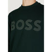 Green Cotton SweatshirtThe Boss JERSEY WE BASIC CREW 50487133 men’s crew neck sweatshirt is an essential piece with a modern and minimalist design. Made from 100% high-quality cotton, it offers a soft and comfortable feel against the skin. The contrasting