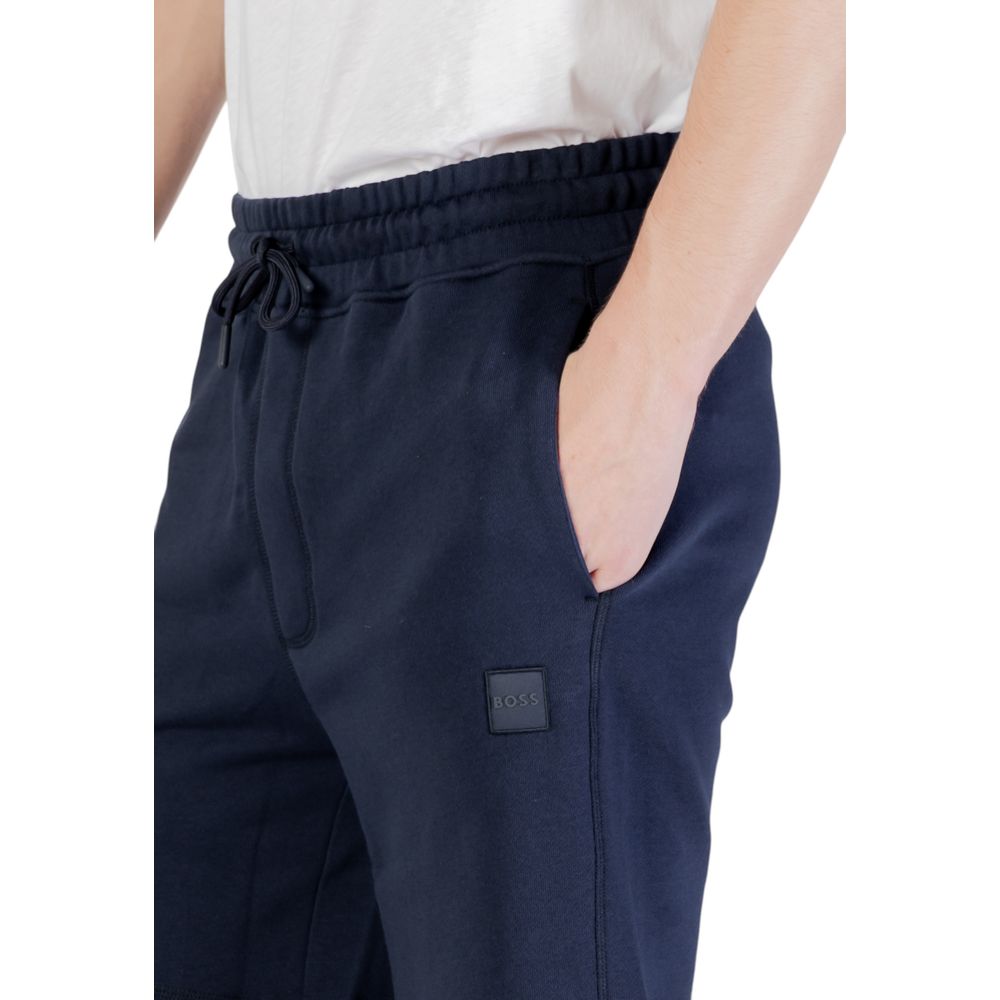 Blue Cotton Bermuda ShortsThe Boss Sewalk 10234591 02 50511726 men’s bermuda shorts are crafted from 100% cotton, ensuring exceptional comfort and breathability, perfect for warm seasons. Featuring a regular fit, these shorts come with an elastic waistban