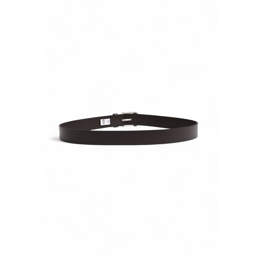 Brown Leather Regular BeltThe Boss Jemio_Sz40 10249289 01 50512795 men’s belt is a timeless accessory crafted entirely from premium leather. Its elegant and minimalist design is enhanced by a polished metal buckle with an engraved logo, adding a distincti