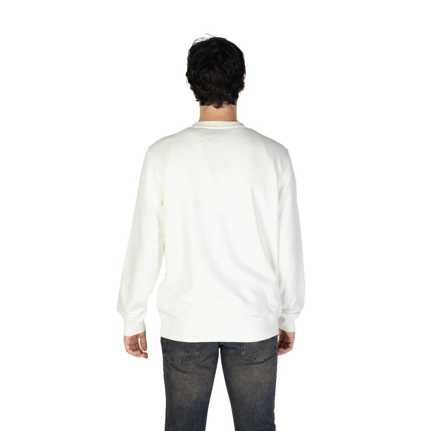 White Cotton SweatshirtThe Boss Westart 10234591 02 men’s crew neck sweatshirt (model 50509323) is a must-have and versatile piece for the modern man’s wardrobe. Made from 100% pure cotton, it ensures softness and comfort, as well as breathability and dur