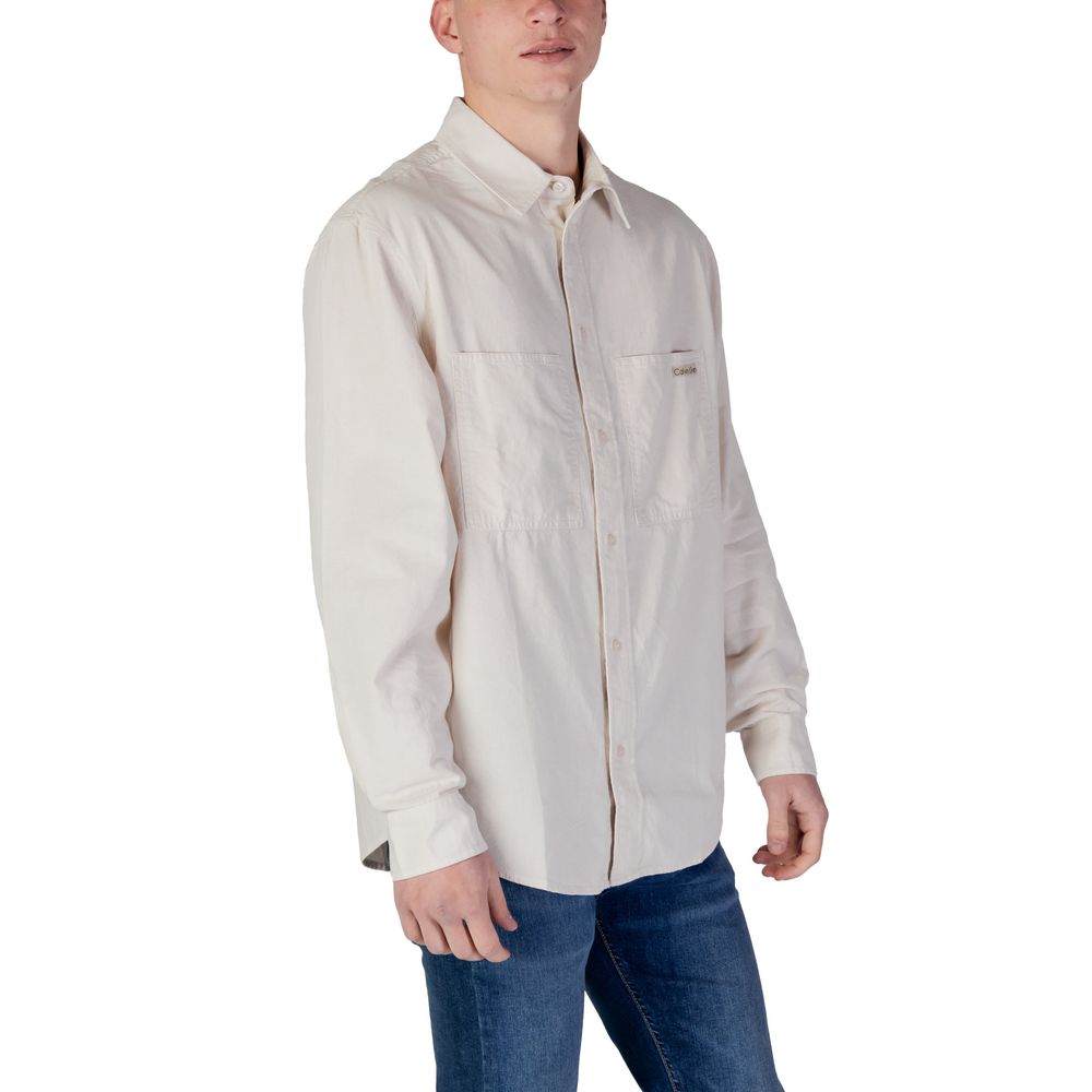 Beige Recycled Cotton ShirtThe Calvin Klein Jeans CHAMBRAY J30J326726 men’s shirt is a timeless style choice, ideal for those seeking a casual yet refined look. Crafted from 100% regenerated cotton, this shirt offers both comfort and environmental awarene