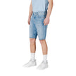 Blue Cotton Bermuda ShortsThe Calvin Klein Jeans REGULAR J30J327513 men’s bermuda shorts embody contemporary casual style. Crafted from 80% cotton and 20% recycled cotton, they ensure comfort, breathability, and a focus on sustainability. The regular fit