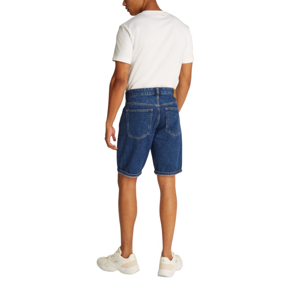 Blue Cotton Bermuda ShortsThe Calvin Klein Jeans REGULAR J30J327192 men’s bermuda shorts are perfect for a casual and stylish look. Made from 100% cotton, they provide a comfortable and breathable fit, ideal for warm summer days. The classic and versatile