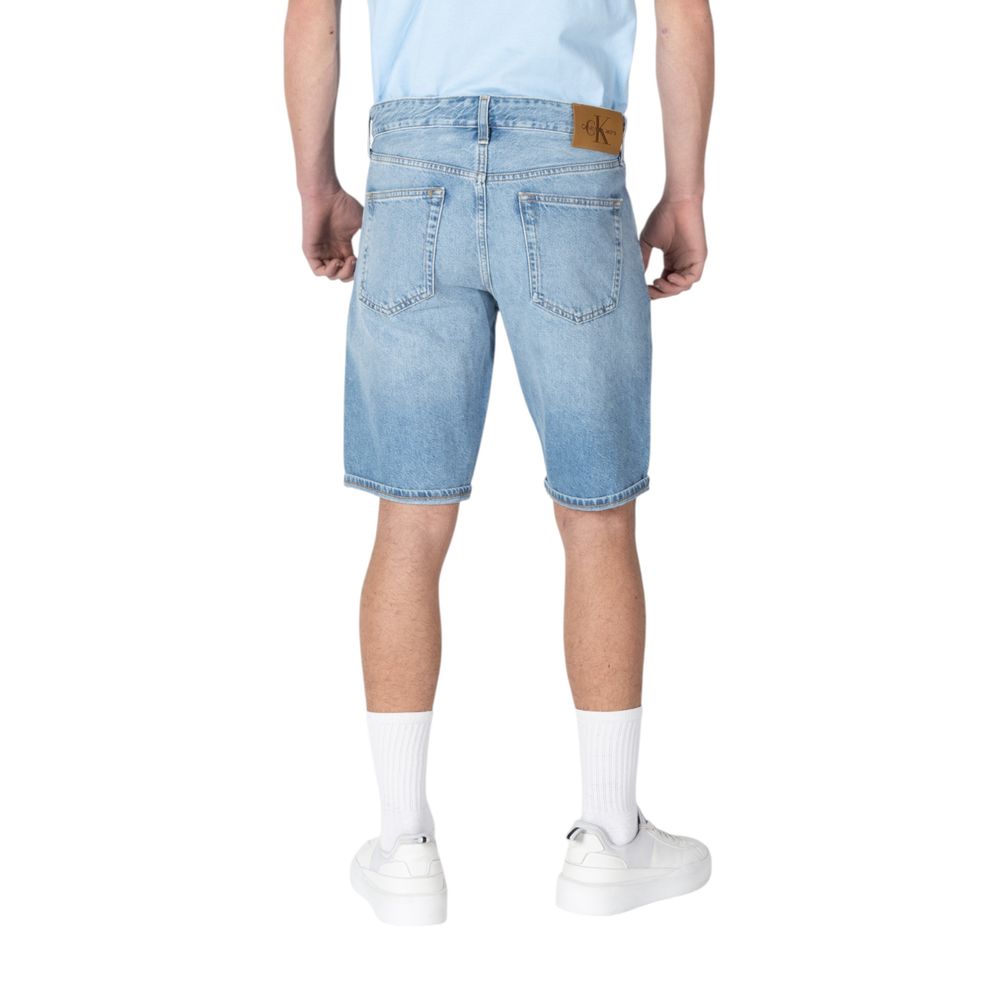 Blue Cotton Bermuda ShortsThe Calvin Klein Jeans REGULAR J30J327513 men’s bermuda shorts embody contemporary casual style. Crafted from 80% cotton and 20% recycled cotton, they ensure comfort, breathability, and a focus on sustainability. The regular fit
