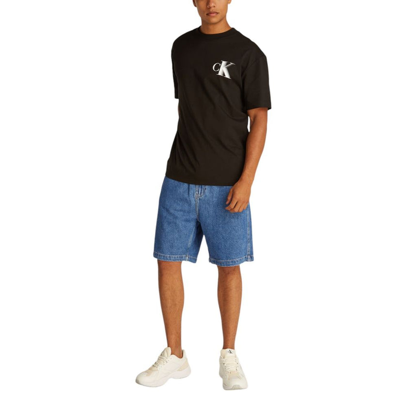Blue Cotton Bermuda ShortsDiscover the Calvin Klein Jeans PULL ON RELAXED DENIM J30J327517 men’s bermuda shorts, a perfect addition to your summer wardrobe. Made with a blend of 62% cotton, 20% recycled cotton, and 18% lyocell, these shorts offer exceptio