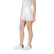 White Cotton ShortsDiscover the Calvin Klein Jeans MOM J20J225153 women’s shorts, a must-have for your summer wardrobe. Made from 80% cotton and 20% recycled cotton, these shorts provide a comfortable and sustainable fit. The modern and versatile design m