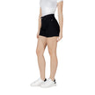 Black Cotton ShortsDiscover the Calvin Klein Jeans MOM J20J225154 women’s shorts, an essential piece for your summer wardrobe. Made with high-quality materials, featuring 94% cotton, 4% elastomultiester, and 2% elastane/lycra, these shorts provide excepti