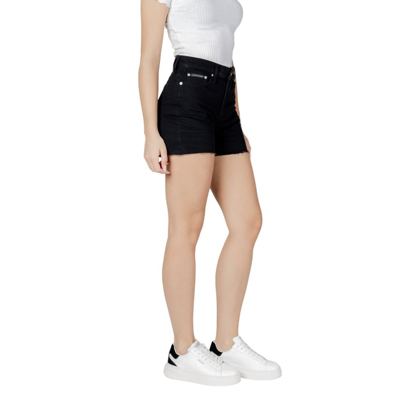 Black Cotton ShortsDiscover the Calvin Klein Jeans MOM J20J225154 women’s shorts, an essential piece for your summer wardrobe. Made with high-quality materials, featuring 94% cotton, 4% elastomultiester, and 2% elastane/lycra, these shorts provide excepti