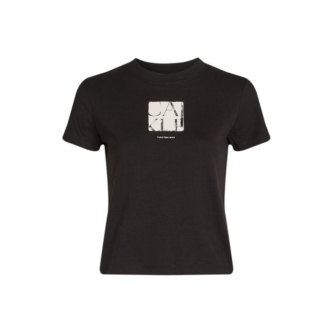 Black Recycled Cotton T-ShirtDiscover the short-sleeve women’s t-shirt by Calvin Klein Jeans, a clothing item that combines style and sustainability. Made from 100% recycled cotton, this t-shirt is perfect for those looking for a casual yet refined look.