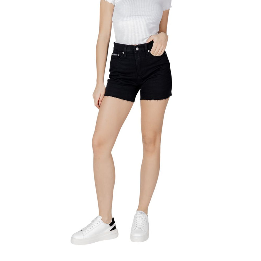 Black Cotton ShortsDiscover the Calvin Klein Jeans MOM J20J225154 women’s shorts, an essential piece for your summer wardrobe. Made with high-quality materials, featuring 94% cotton, 4% elastomultiester, and 2% elastane/lycra, these shorts provide excepti