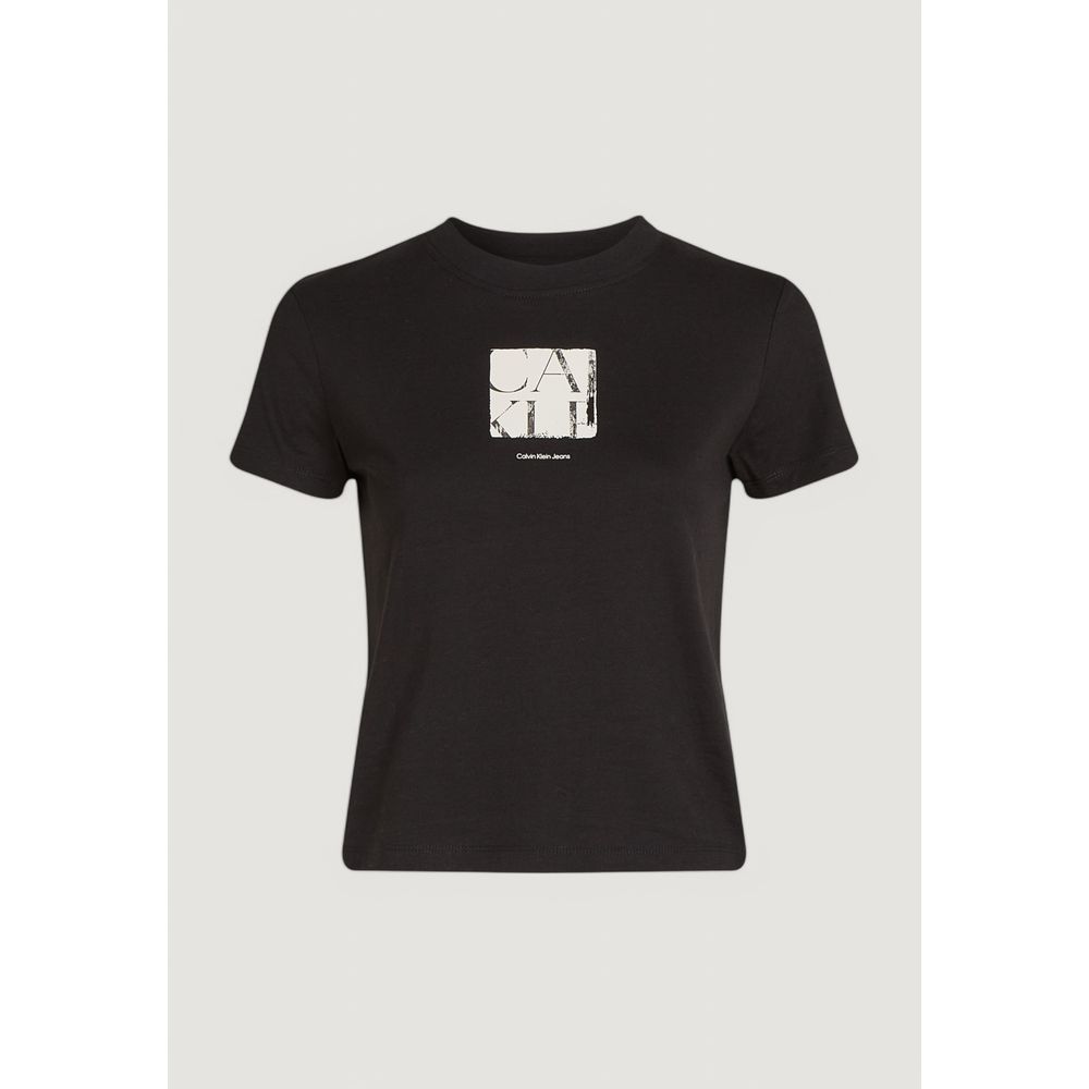 Black Recycled Cotton T-ShirtDiscover the short-sleeve women’s t-shirt by Calvin Klein Jeans, a clothing item that combines style and sustainability. Made from 100% recycled cotton, this t-shirt is perfect for those looking for a casual yet refined look.