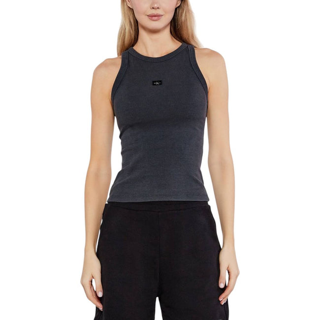 Gray Recycled Cotton Tank TopDiscover the Calvin Klein Jeans women’s tank top WASHED WOVEN LABEL J20J225311, a clothing piece that combines style and comfort. Made from 95% recycled cotton and 5% elastane/lycra, this tank top offers a fitted silhouette an