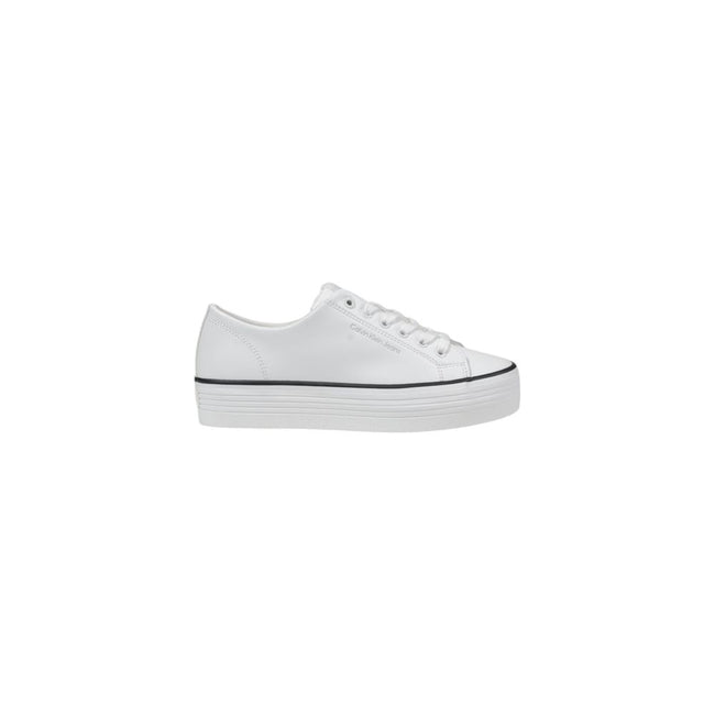 Black And White Leather SneakerThe Calvin Klein Jeans BOLD VULC FLATF LOW YW0YW01633 women’s sneakers are the perfect blend of contemporary style and everyday comfort. Crafted from 100% premium leather, these shoes feature a sleek, modern silhouette enhan